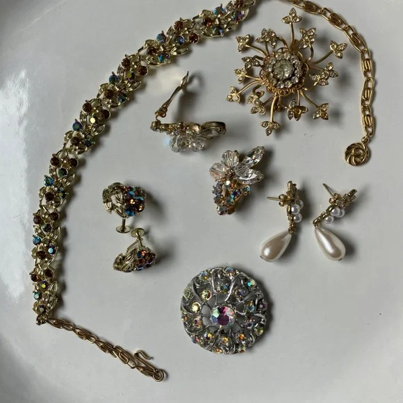 Vintage Costume Jewelry - Picture 12 of 16
